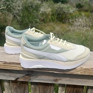 NWOT Puma shoes size 10 women’s